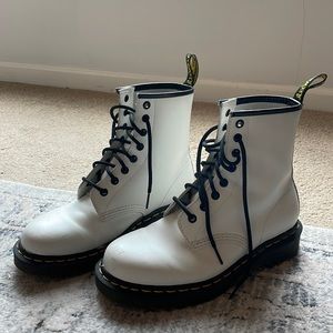 Dr Martens boots white size 6 US
